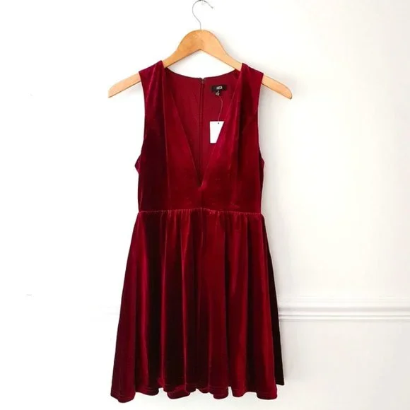 NWT Urban Outfitters Lucca size small gorgeous burgundy velvety mini dress - Picture 1 of 5